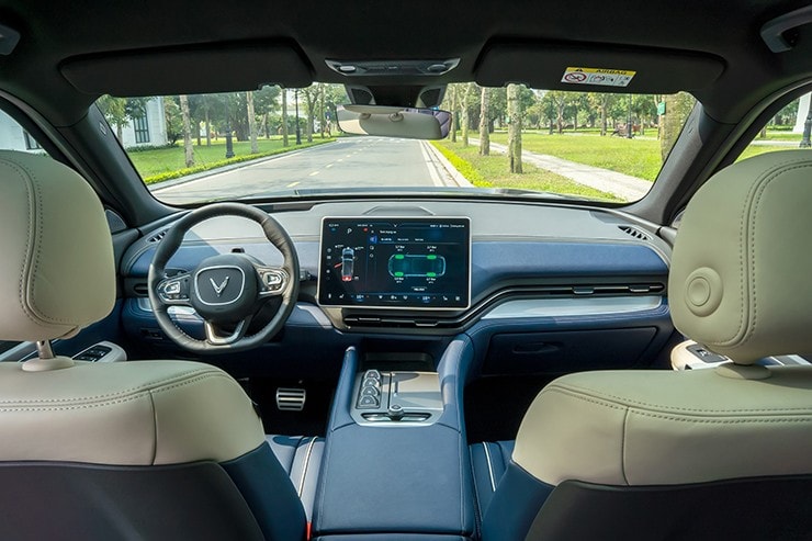 Khoang lái hiện đại và tối giản của VinFast VF 9