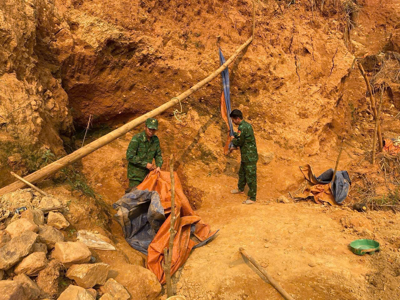 Bên trong điểm nóng khai thác vàng vừa bị truy quét ở Huế- Ảnh 3.