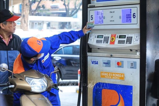Bộ Công Thương thông báo mới về thời gian điều chỉnh giá xăng dầu- Ảnh 1.