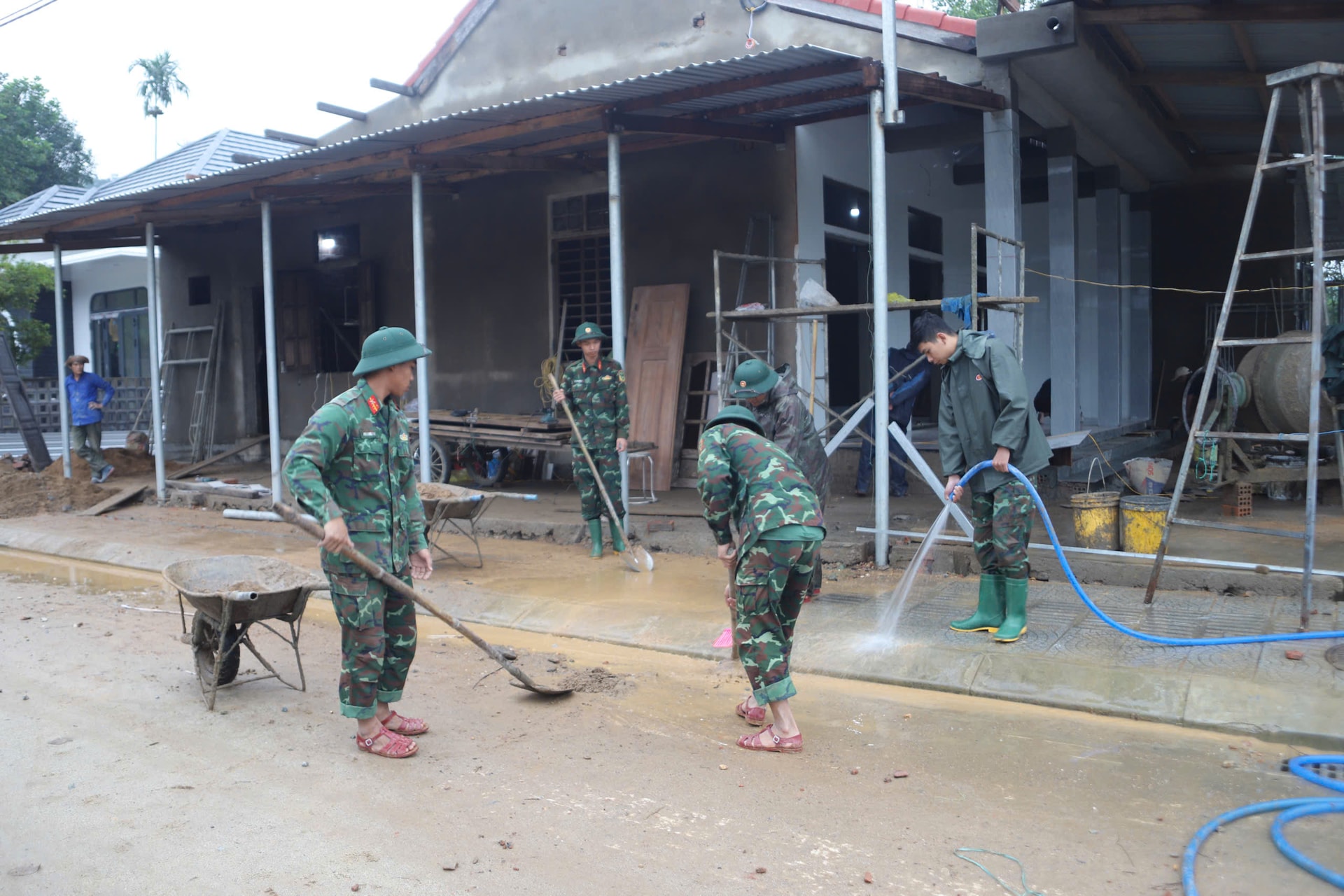 Huế triển khai xóa nhà tạm cho gia đình người hoạt động kháng chiến bị nhiễm chất độc hóa học- Ảnh 2. Huế triển khai xóa nhà tạm cho gia đình người hoạt động kháng chiến bị nhiễm chất độc hóa học- Ảnh 2.