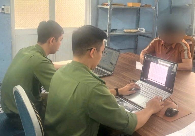 Chia sẻ bài viết xuyên tạc sự thật, người đàn ông ở Hải Phòng bị phạt 7,5 triệu đồng- Ảnh 1.