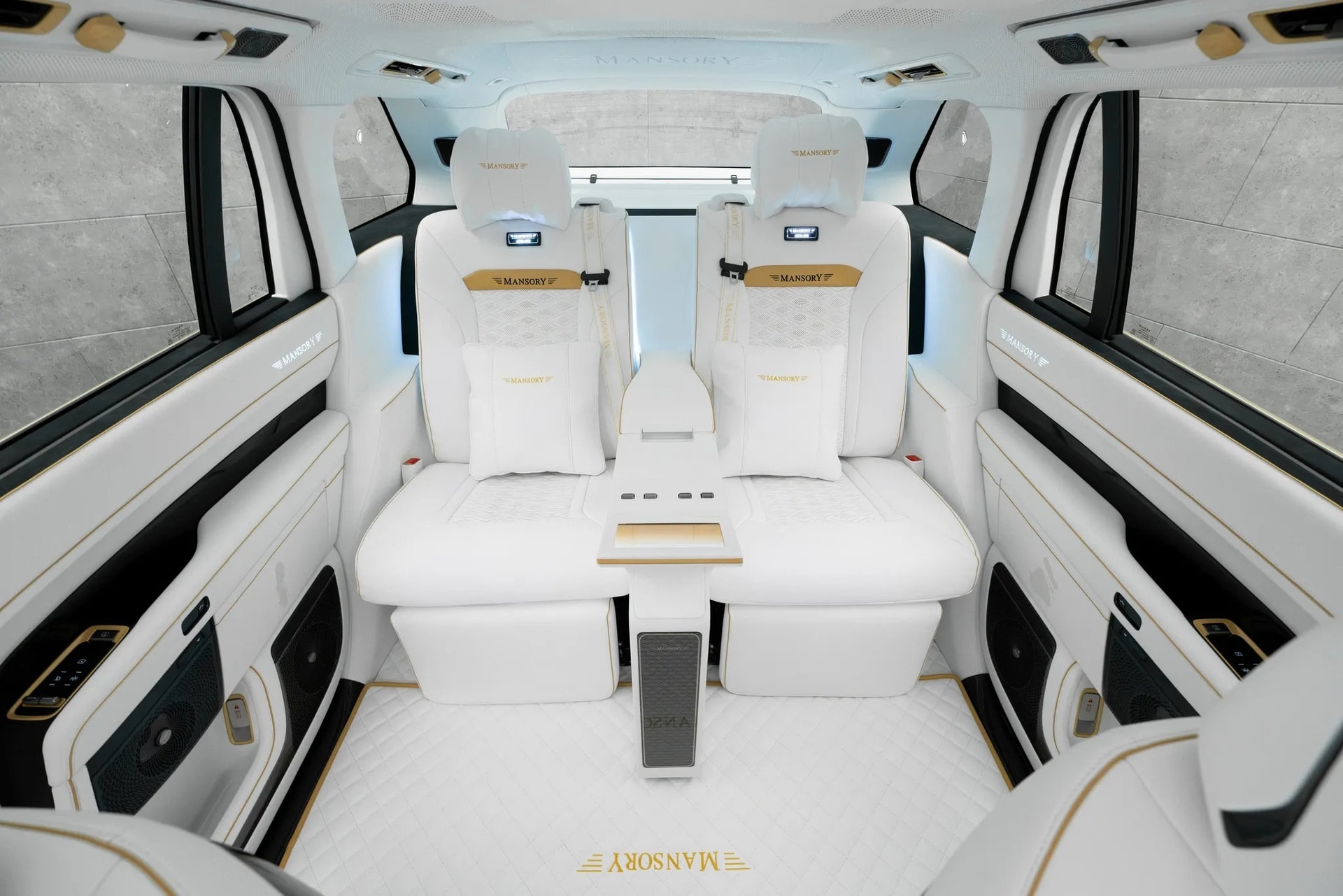 'Rolls-Royce Cullinan của Trung Quốc' lột xác qua bàn tay Mansory - 5