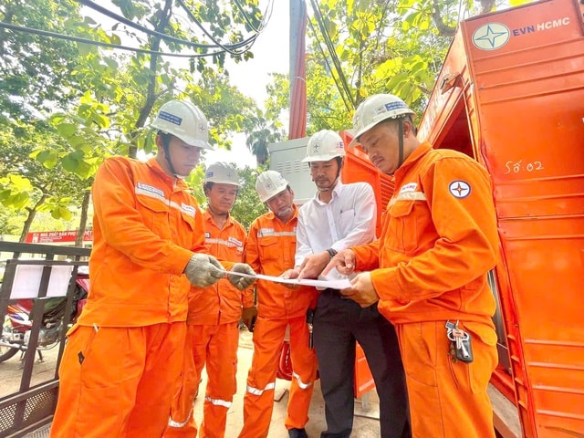  TPHCM đảm bảo cấp điện an toàn, liên tục dịp lễ 30/4 – 1/5- Ảnh 1.