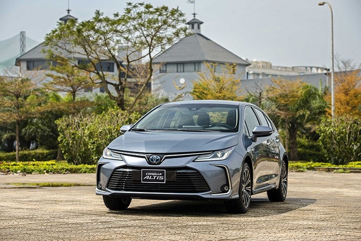Ngoại thất xe Toyota Corolla Altis với ngôn ngữ thiết kế mới