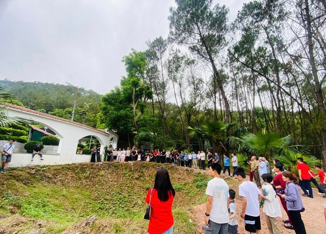 Tri ân tại Ngã ba Đồng Lộc- Ảnh 5.