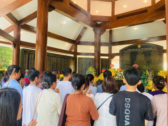 Tri ân tại Ngã ba Đồng Lộc- Ảnh 4.