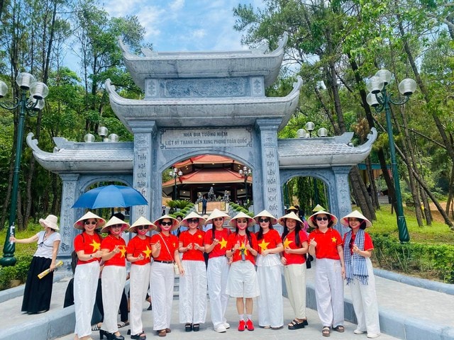 Tri ân tại Ngã ba Đồng Lộc- Ảnh 13.