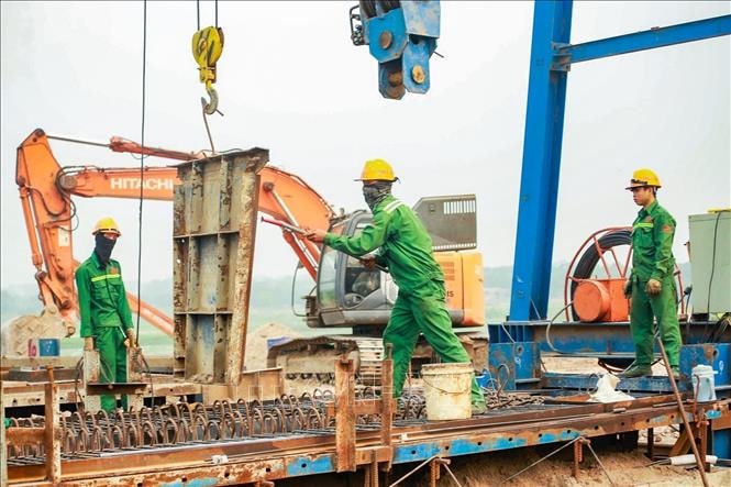 Hà Nội tăng tốc hạ tầng, công trường 'xuyên lễ' không ngừng nghỉ- Ảnh 7.