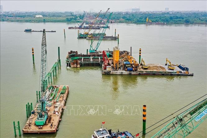 Hà Nội tăng tốc hạ tầng, công trường 'xuyên lễ' không ngừng nghỉ- Ảnh 2.