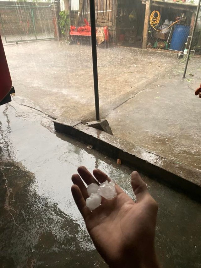 Mưa đá kèm dông lốc gây thiệt hại tại nhiều xã miền núi Nghệ An- Ảnh 1.