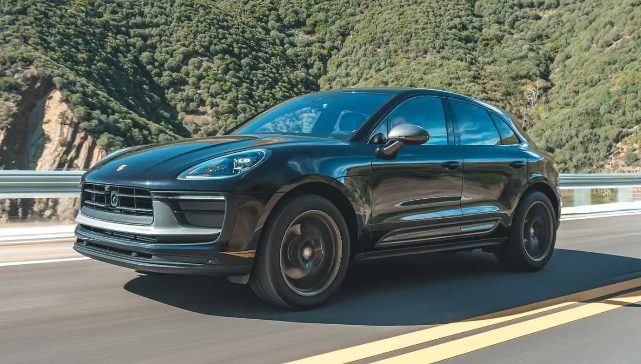 Porsche tăng tốc tích trữ Macan chạy xăng trước giờ 'khai tử' - 1