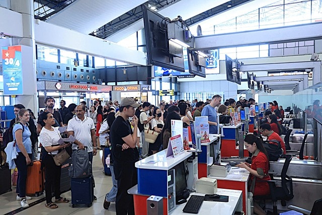 Hoạt động hàng không dịp lễ tăng nhờ hơn 1 triệu khách quốc tế, trong khi khách nội địa giảm