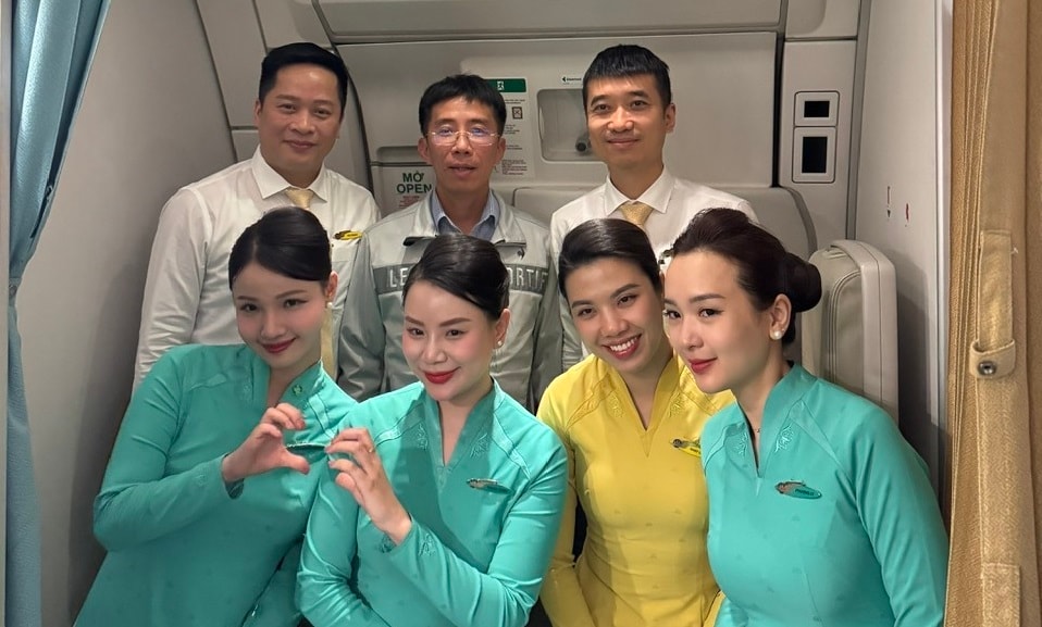 Giữa tầng mây của chặng bay Hà Nội - Paris, bác sĩ Bạch Mai kịp thời cứu hành khách - Ảnh 1.