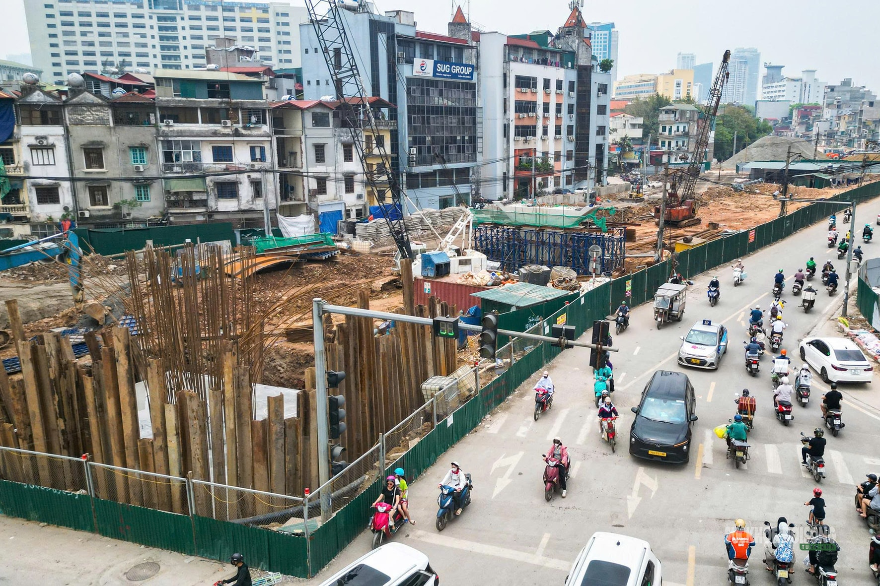Cầu vượt Vành đai 1 dần thành hình, kỳ vọng giảm áp lực giao thông nội đô- Ảnh 10.