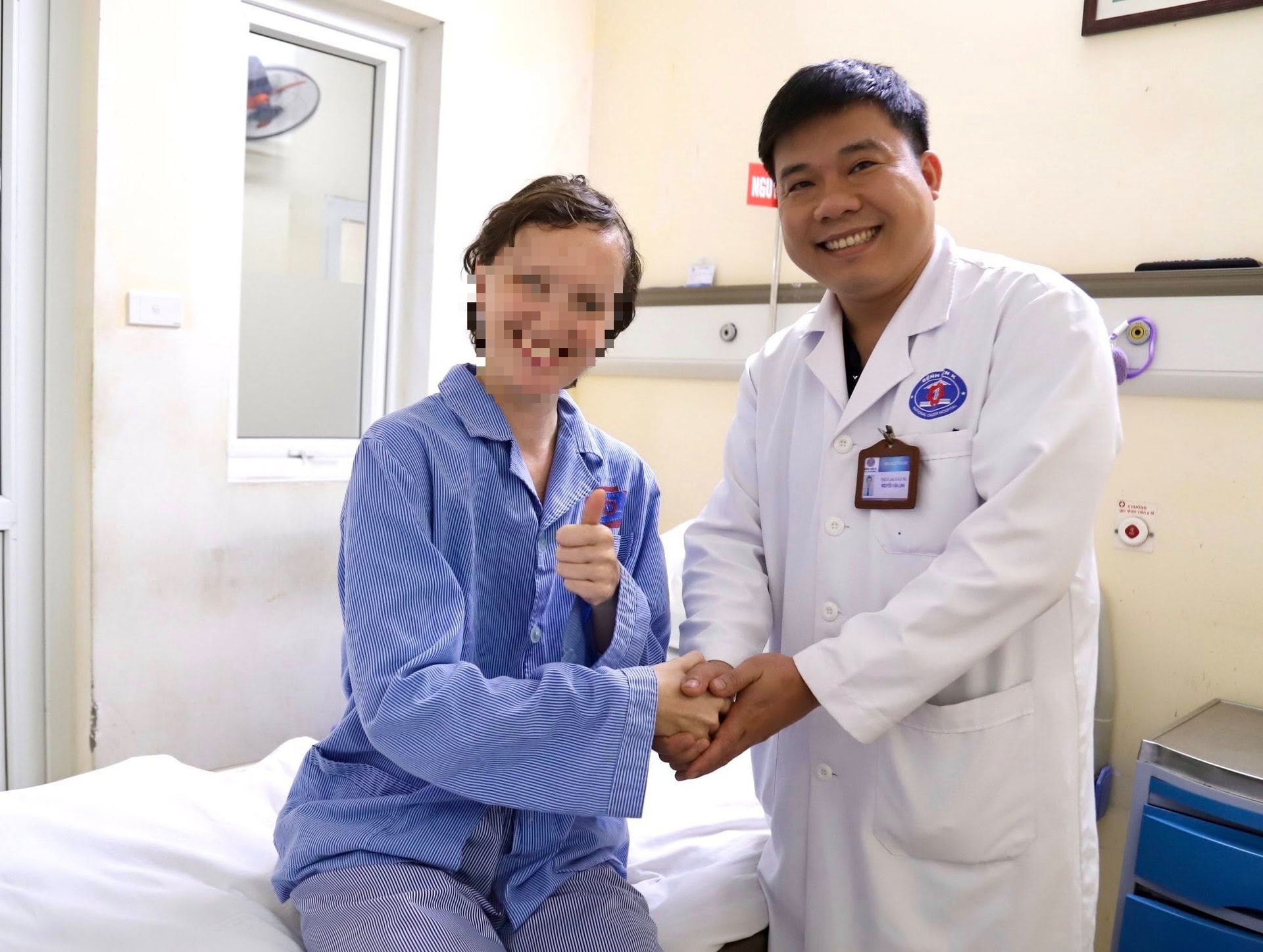 Từ nguy cơ liệt nửa cơ thể, nữ bệnh nhân người Nga tự đi lại sau ca mổ u não tại Việt Nam- Ảnh 2.