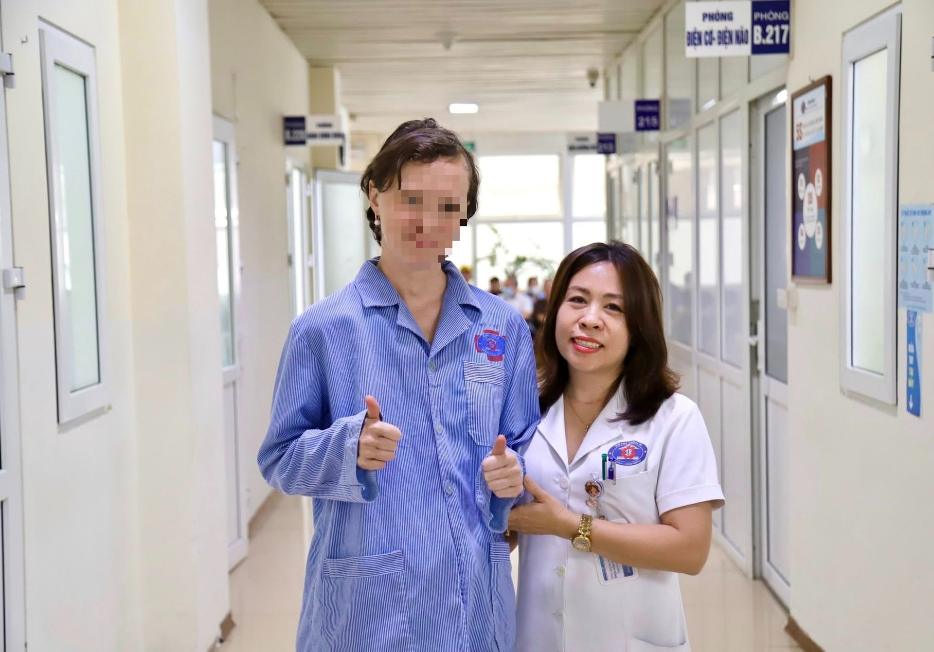 Từ nguy cơ liệt nửa cơ thể, nữ bệnh nhân người Nga tự đi lại sau ca mổ u não tại Việt Nam- Ảnh 3.
