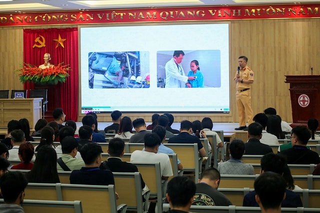Chiếu video hậu quả tai nạn giao thông tại các điểm công cộng- Ảnh 2.