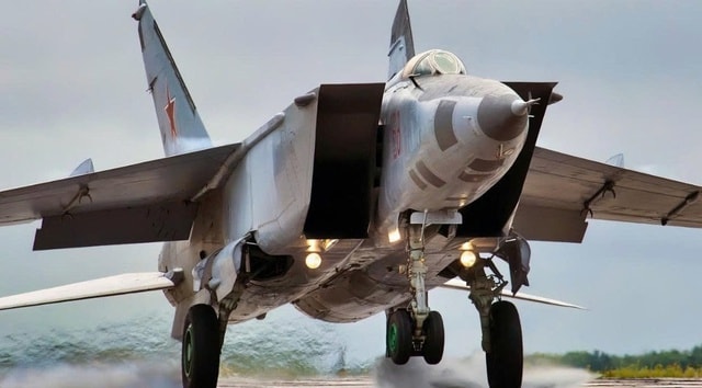 Tiêm kích MiG-25 Foxbat có gì đặc biệt mà Mỹ phải tháo rời để giải mã bí mật?- Ảnh 1.