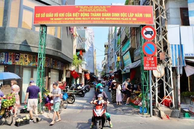 Căn hầm bí mật giữa lòng TPHCM hút khách những ngày đầu tháng 5- Ảnh 1.