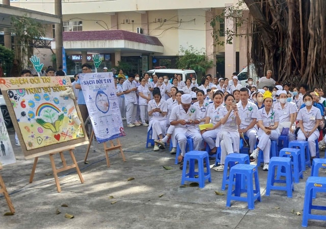 Nhân viên y tế sôi nổi trổ tài tại hội thi Vệ sinh tay ở Khánh Hòa- Ảnh 2.
