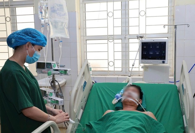 Sau bữa sáng, người đàn ông bất ngờ sốc mất máu vì căn bệnh cực hiếm- Ảnh 1.
