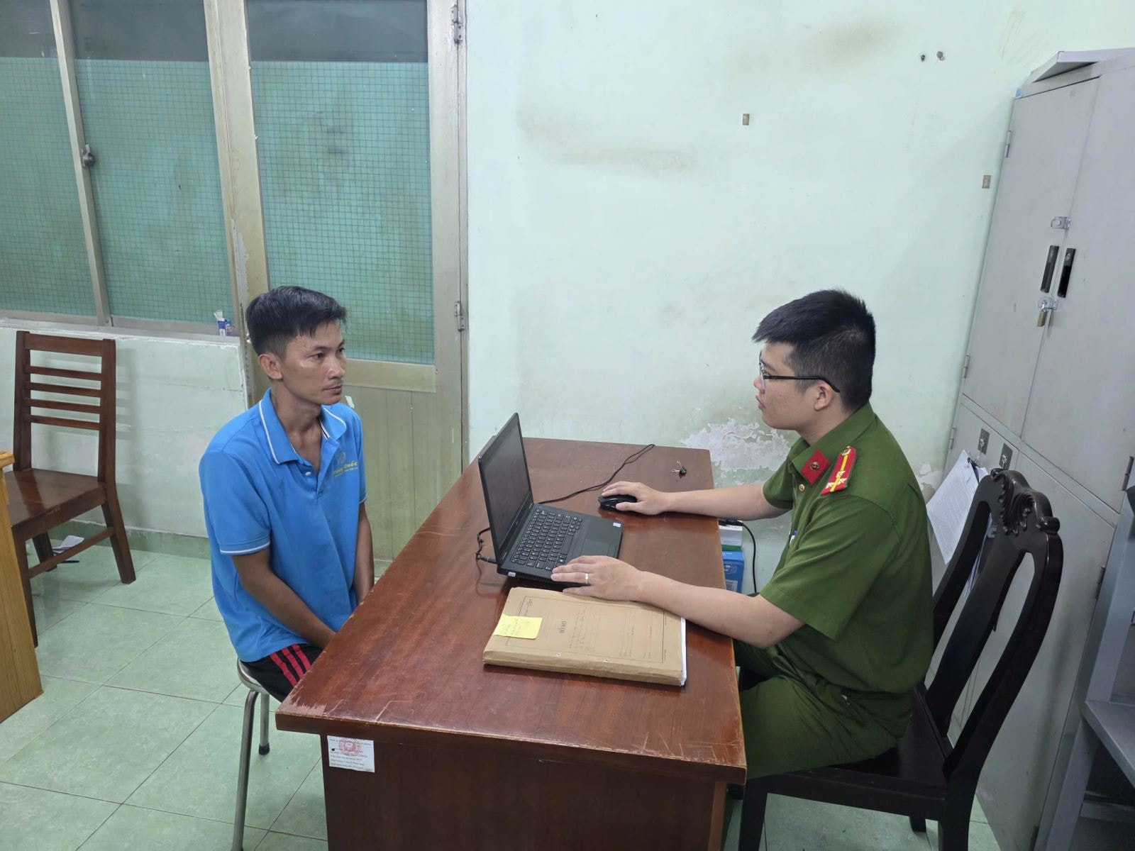 TPHCM: Tạm giữ đối tượng nhiều lần bạo hành con riêng của 'vợ'- Ảnh 2.