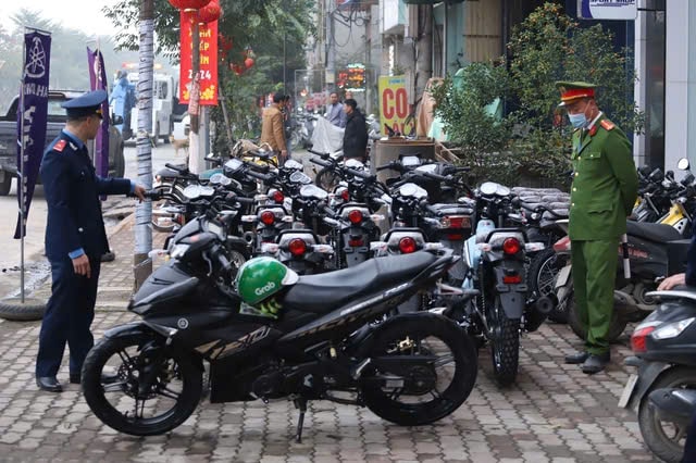 Hà Nội dự kiến tăng mạnh phí dùng vỉa hè để trông xe- Ảnh 2. Hà Nội dự kiến tăng mạnh phí dùng vỉa hè để trông xe- Ảnh 2.
