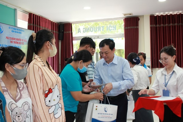 Thứ trưởng Bộ Y tế Nguyễn Tri Thức: 'Đừng để trẻ bị bạo hành rồi mới vào cuộc'- Ảnh 4.