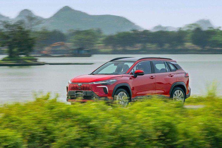 Toyota Corolla Cross tiếp tục là đối thủ nặng ký trong phân khúc SUV cỡ trung