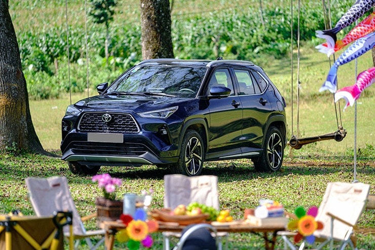 Tổng thể Toyota Yaris Cross trên đường