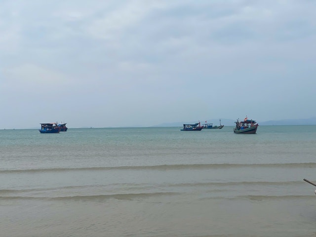 Cứu kịp thời 4 ngư dân gặp nạn trên vùng biển Cô Tô- Ảnh 1.