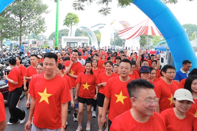 Mỗi bước chân là một “liều thuốc”: Lan tỏa tinh thần sống khỏe, phòng bệnh từ sớm- Ảnh 6. Mỗi bước chân là một “liều thuốc”: Lan tỏa tinh thần sống khỏe, phòng bệnh từ sớm- Ảnh 6.