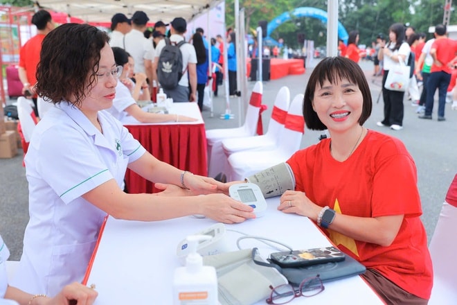 Mỗi bước chân là một “liều thuốc”: Lan tỏa tinh thần sống khỏe, phòng bệnh từ sớm- Ảnh 3. Mỗi bước chân là một “liều thuốc”: Lan tỏa tinh thần sống khỏe, phòng bệnh từ sớm- Ảnh 3.