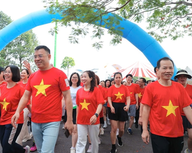 Mỗi bước chân là một “liều thuốc”: Lan tỏa tinh thần sống khỏe, phòng bệnh từ sớm- Ảnh 5. Mỗi bước chân là một “liều thuốc”: Lan tỏa tinh thần sống khỏe, phòng bệnh từ sớm- Ảnh 5.