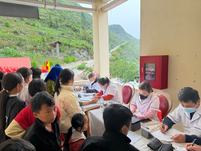 Lan tỏa tinh thần phòng bệnh từ sớm, từ xa nơi vùng biên Tổ quốc- Ảnh 15. Lan tỏa tinh thần phòng bệnh từ sớm, từ xa nơi vùng biên Tổ quốc- Ảnh 15.