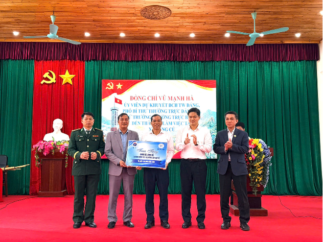 Lan tỏa tinh thần phòng bệnh từ sớm, từ xa nơi vùng biên Tổ quốc- Ảnh 4. Lan tỏa tinh thần phòng bệnh từ sớm, từ xa nơi vùng biên Tổ quốc- Ảnh 4.