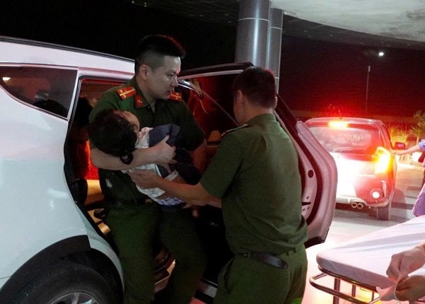 Bé 5 tuổi rơi xuống khe suối sâu trong rừng thẳm ở Lạng Sơn- Ảnh 2. Bé 5 tuổi rơi xuống khe suối sâu trong rừng thẳm ở Lạng Sơn- Ảnh 2.