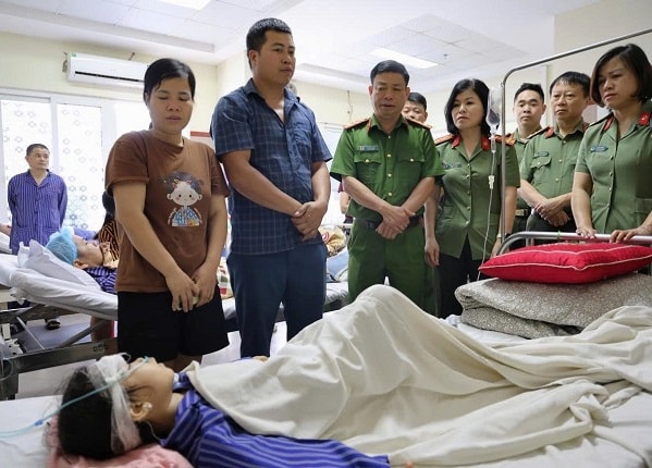 Bé 5 tuổi rơi xuống khe suối sâu trong rừng thẳm ở Lạng Sơn- Ảnh 3. Bé 5 tuổi rơi xuống khe suối sâu trong rừng thẳm ở Lạng Sơn- Ảnh 3.