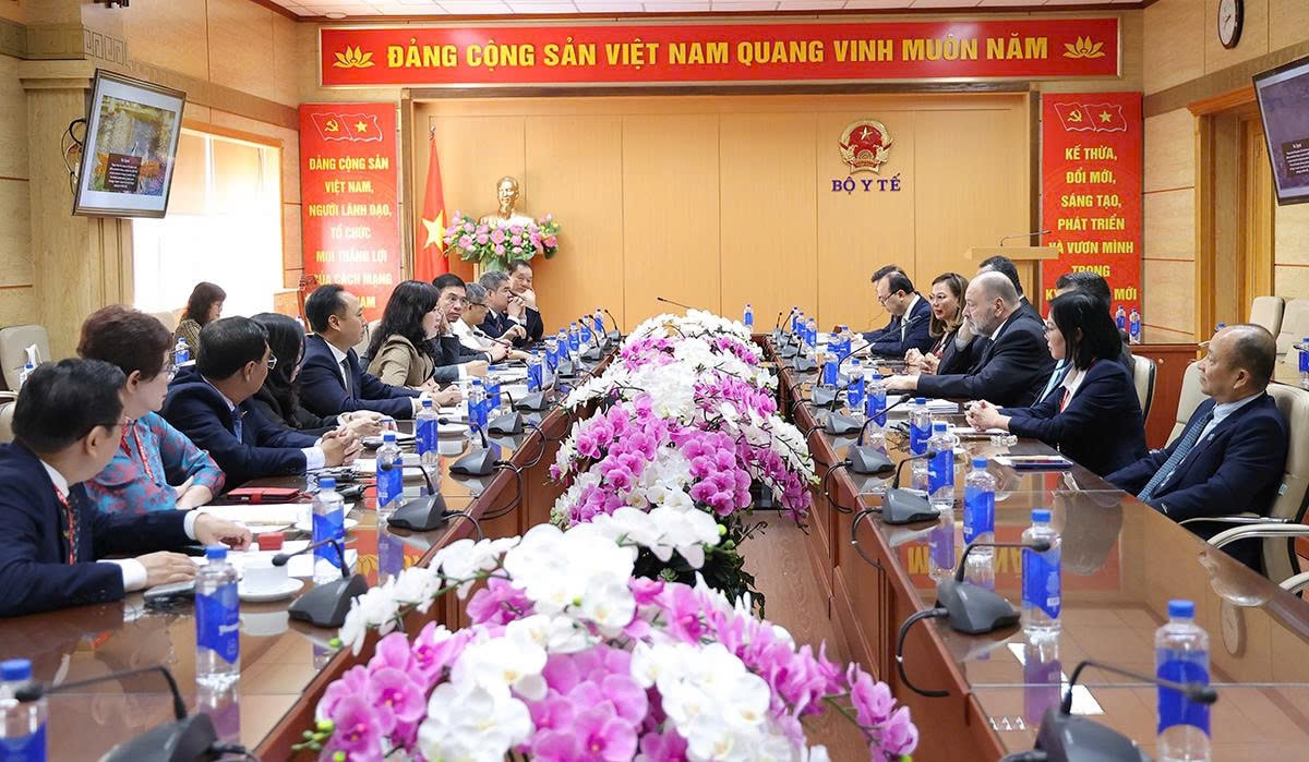 Bộ trưởng Bộ Y tế Đào Hồng Lan tiếp, làm việc với Chủ tịch Liên đoàn Nha khoa Thế giới- Ảnh 6. Bộ trưởng Bộ Y tế Đào Hồng Lan tiếp, làm việc với Chủ tịch Liên đoàn Nha khoa Thế giới- Ảnh 6.