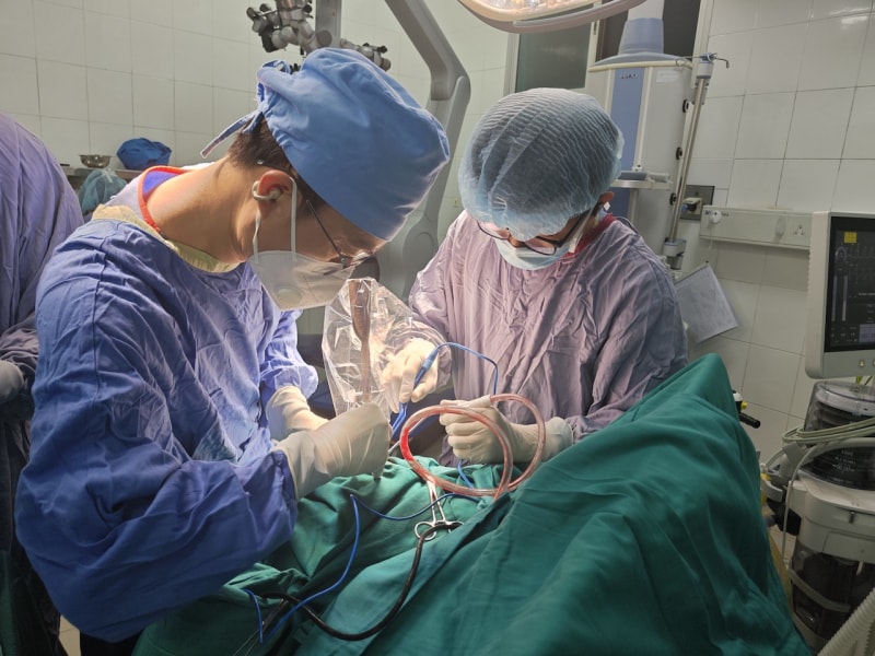 Bé trai nhập viện cấp cứu khẩn do bị dao cắm vào đầu trong lúc chơi đùa- Ảnh 2. Bé trai nhập viện cấp cứu khẩn do bị dao cắm vào đầu trong lúc chơi đùa- Ảnh 2.
