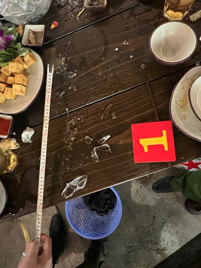 Khởi tố vụ dùng ly thủy tinh đập vào đầu nhau sau chầu nhậu- Ảnh 2.