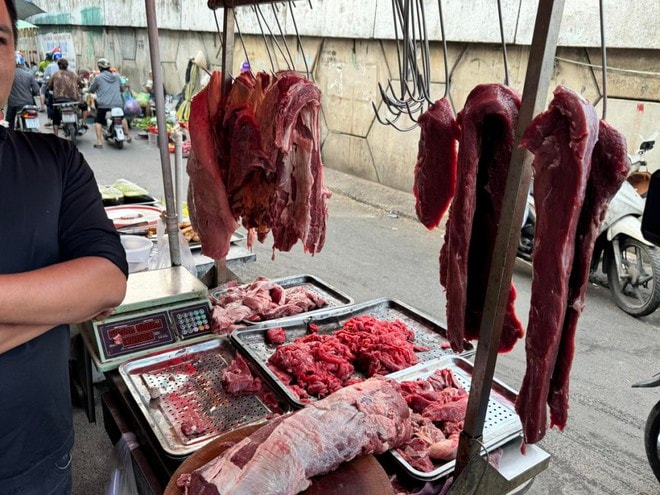 Ngâm thịt lợn vào hóa chất để 'biến' thành thịt bò, 2 đối tượng thu hơn 9 tỷ đồng- Ảnh 6. Ngâm thịt lợn vào hóa chất để 'biến' thành thịt bò, 2 đối tượng thu hơn 9 tỷ đồng- Ảnh 6.