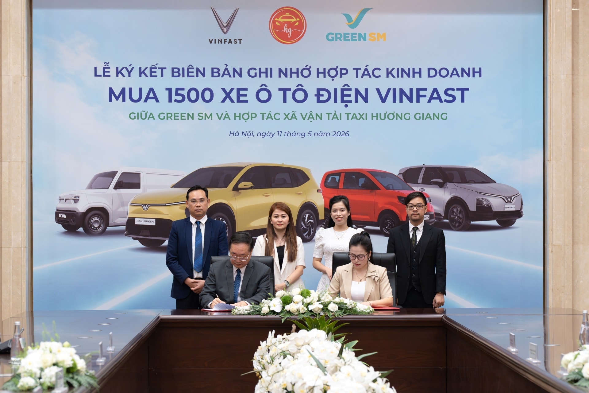 Taxi Hương Giang mua mới 1.500 ô tô điện VinFast, mở rộng hợp tác với Green SM - 1