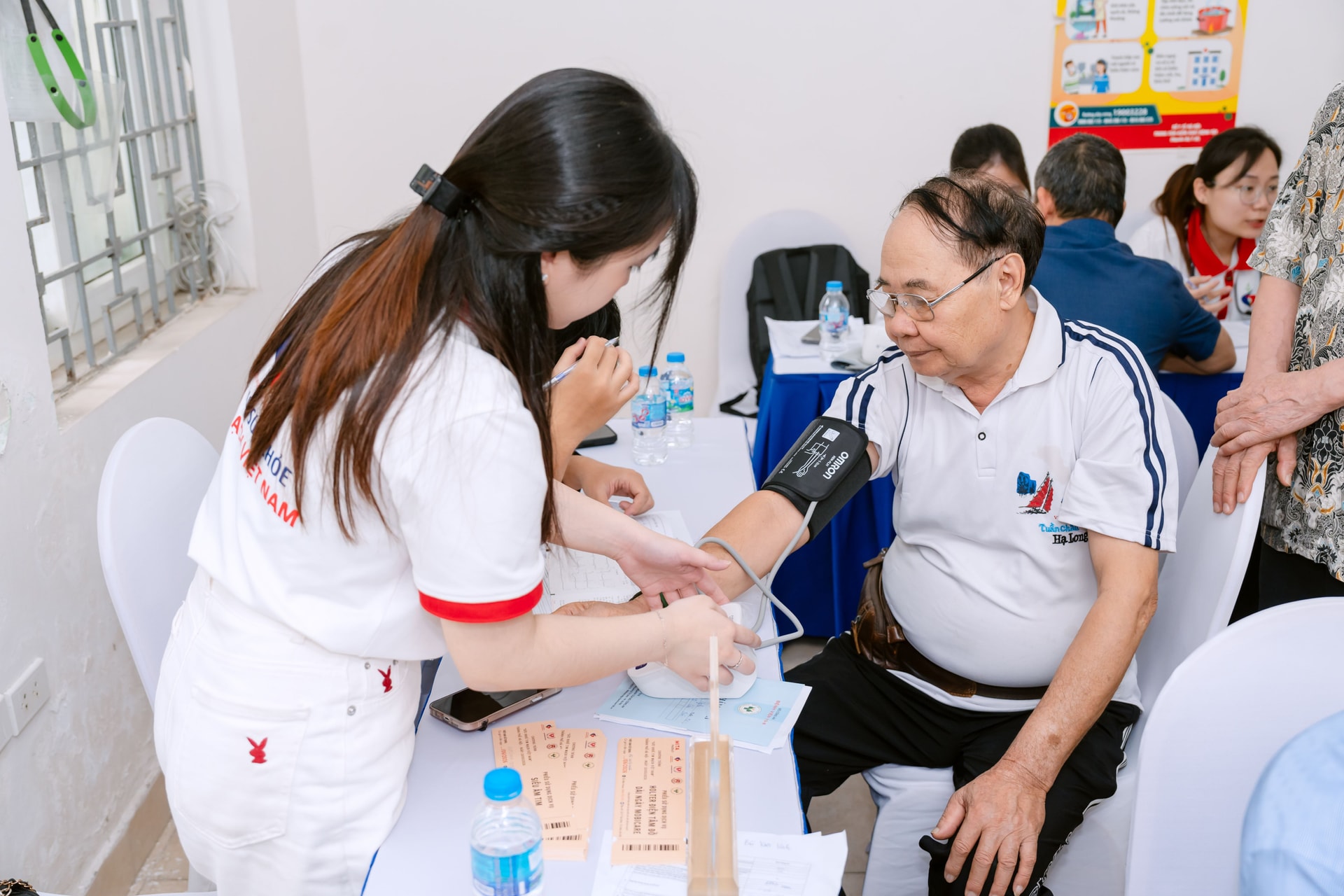 Không ít trường hợp dưới 40 tuổi đã mắc căn bệnh 'kẻ giết người thầm lặng'- Ảnh 2. Không ít trường hợp dưới 40 tuổi đã mắc căn bệnh 'kẻ giết người thầm lặng'- Ảnh 2.