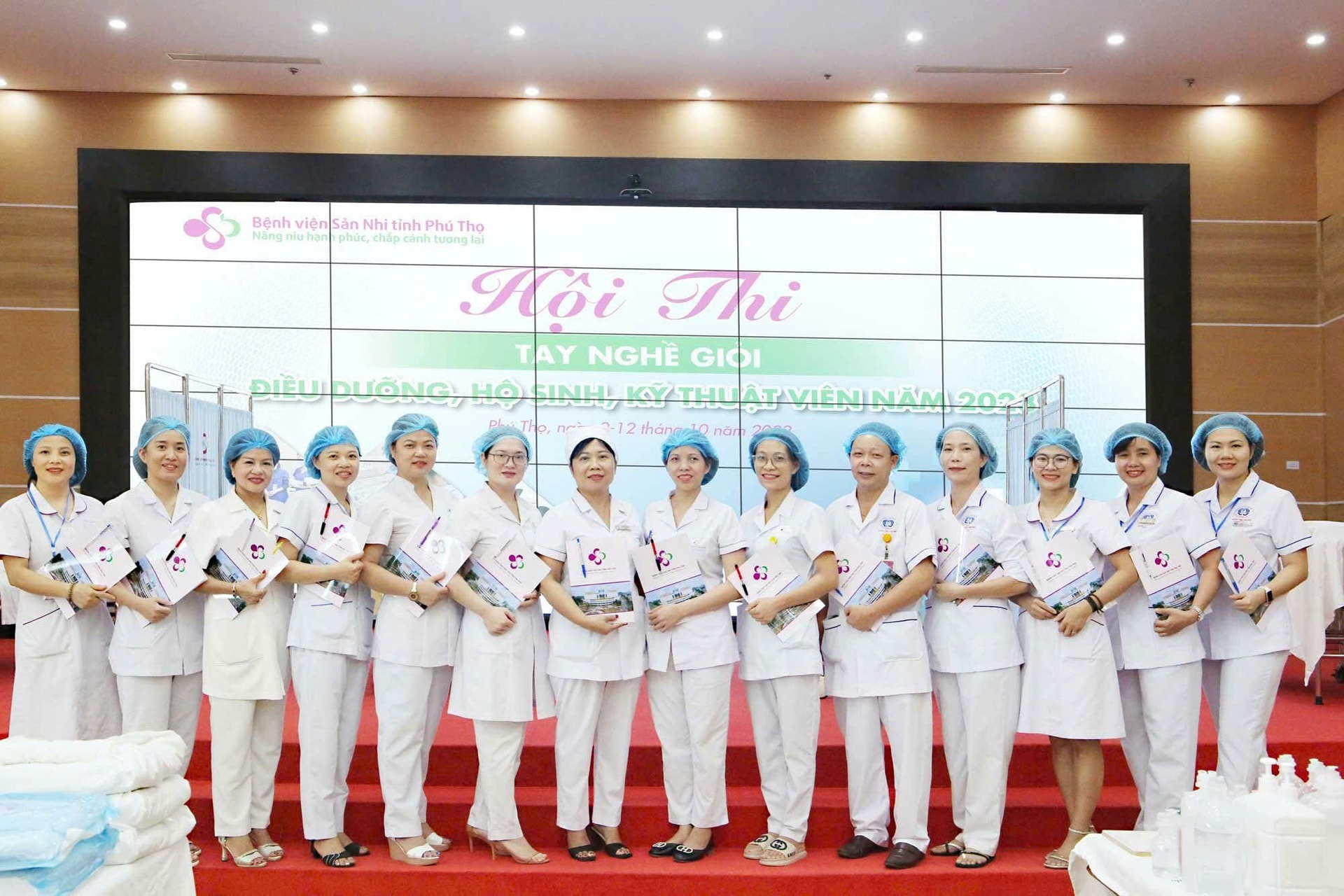 Nữ điều dưỡng Sản Nhi: 'Sau mỗi mũi tiêm, ca trực là trách nhiệm với tính mạng con người'- Ảnh 1. Nữ điều dưỡng Sản Nhi: 'Sau mỗi mũi tiêm, ca trực là trách nhiệm với tính mạng con người'- Ảnh 1.