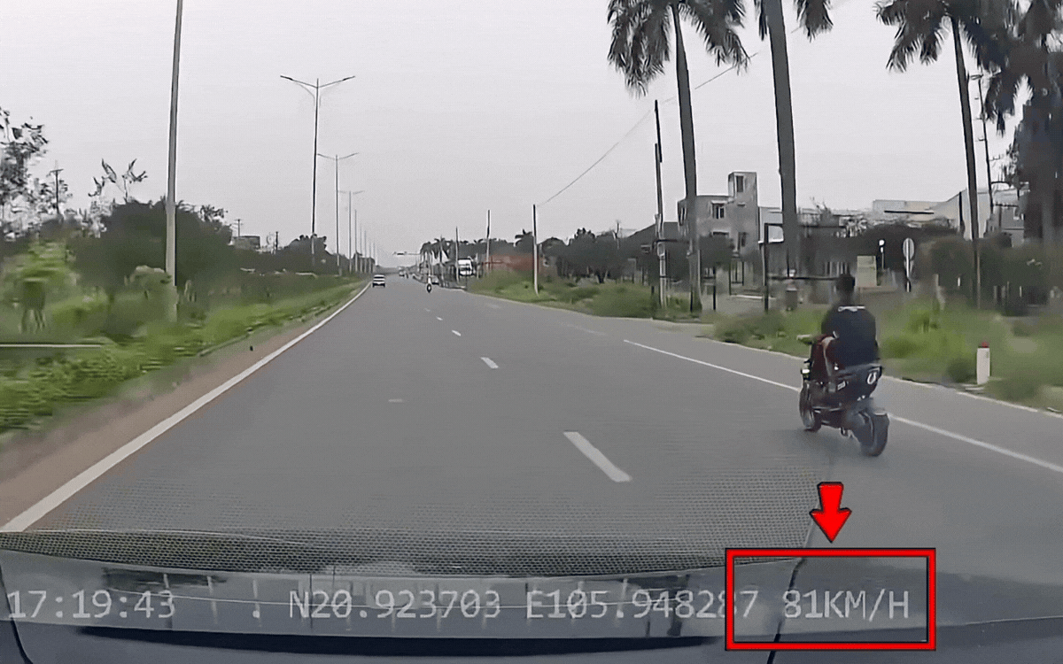 Nam sinh điều khiến xe máy điện 'vượt mặt' ô tô chạy hơn 80km/h- Ảnh 2.
