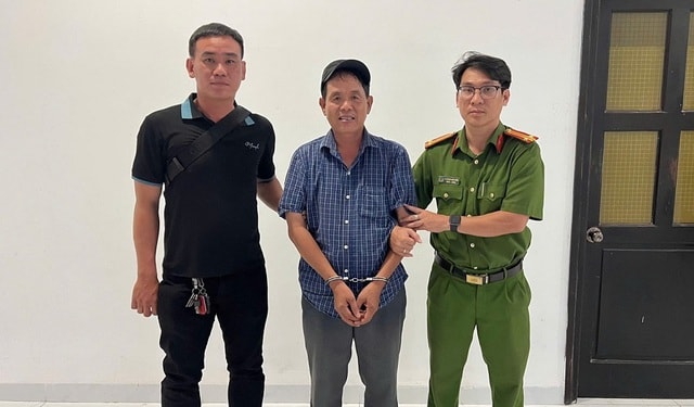Bắt đối tượng truy nã đặc biệt sau nhiều năm lẩn trốn dưới vỏ bọc buôn hải sản- Ảnh 1.