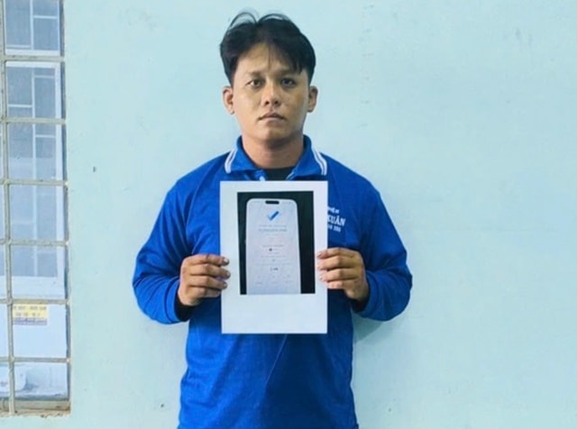 Dùng app ngân hàng giả lừa rút tiền mặt của chủ tiệm tạp hoá- Ảnh 1.