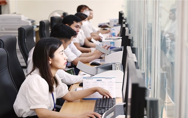 Đề xuất phụ cấp tới 300% lương để hút nhân tài vào khu vực công- Ảnh 1. Đề xuất phụ cấp tới 300% lương để hút nhân tài vào khu vực công- Ảnh 1.
