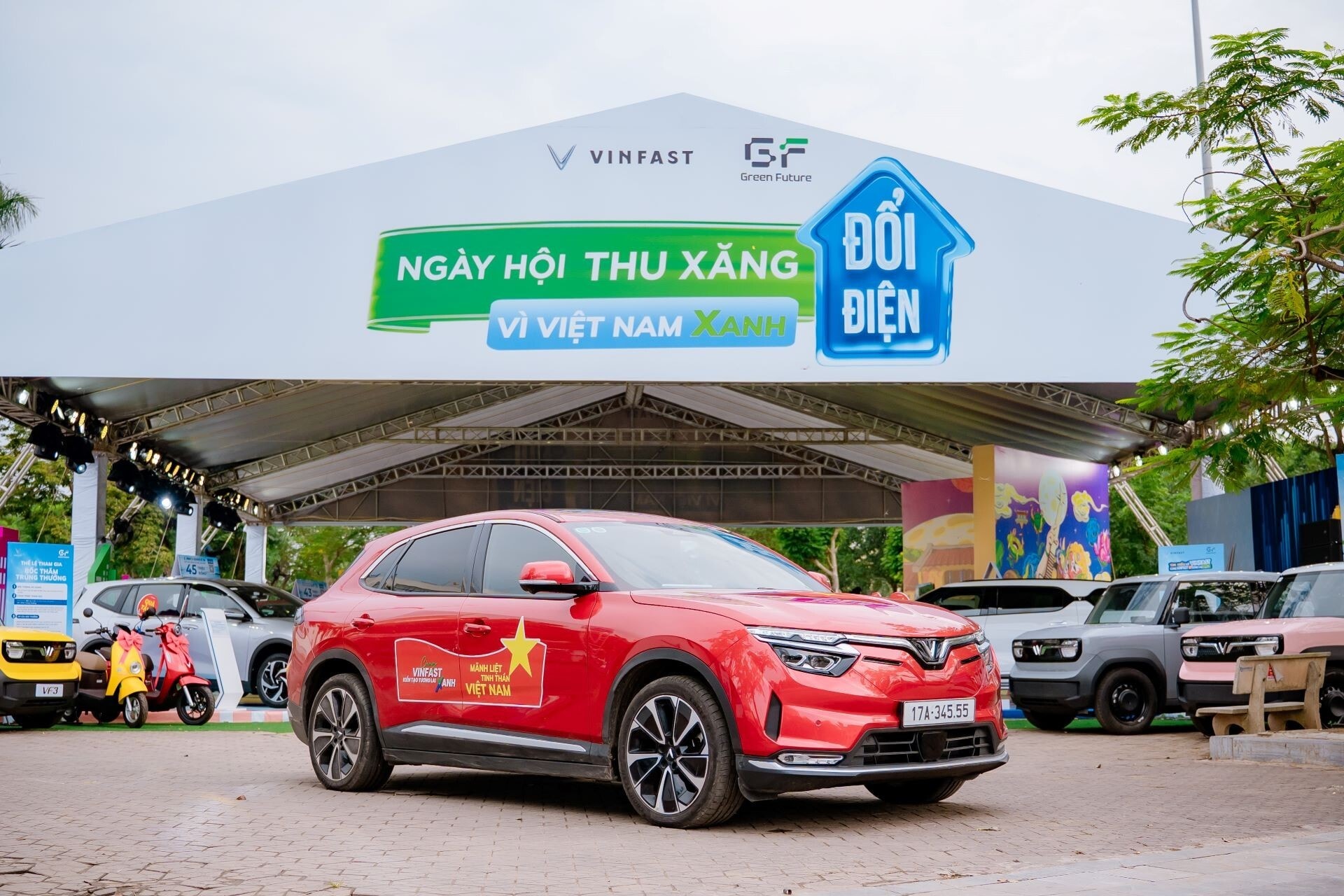 VinFast bán ra 24.774 xe ô tô điện trong tháng 4 - 2